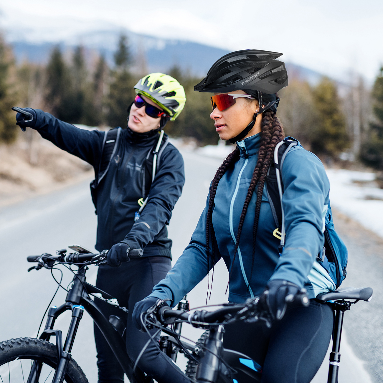 Kask rowerowy MTB Wozinsky z odpinanym daszkiem i tylną lampką USB 57-62 cm czarny