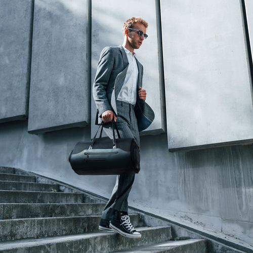 Torba podróżna Wozinsky Premium na garnitur z kieszenią na mokre rzeczy (45 l) - czarna