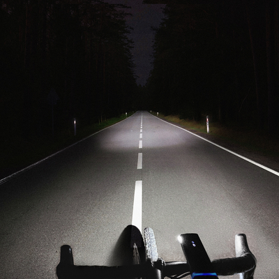 Lampka rowerowa przednia Wozinsky + kabel USB-C (3000 lm) - czarna